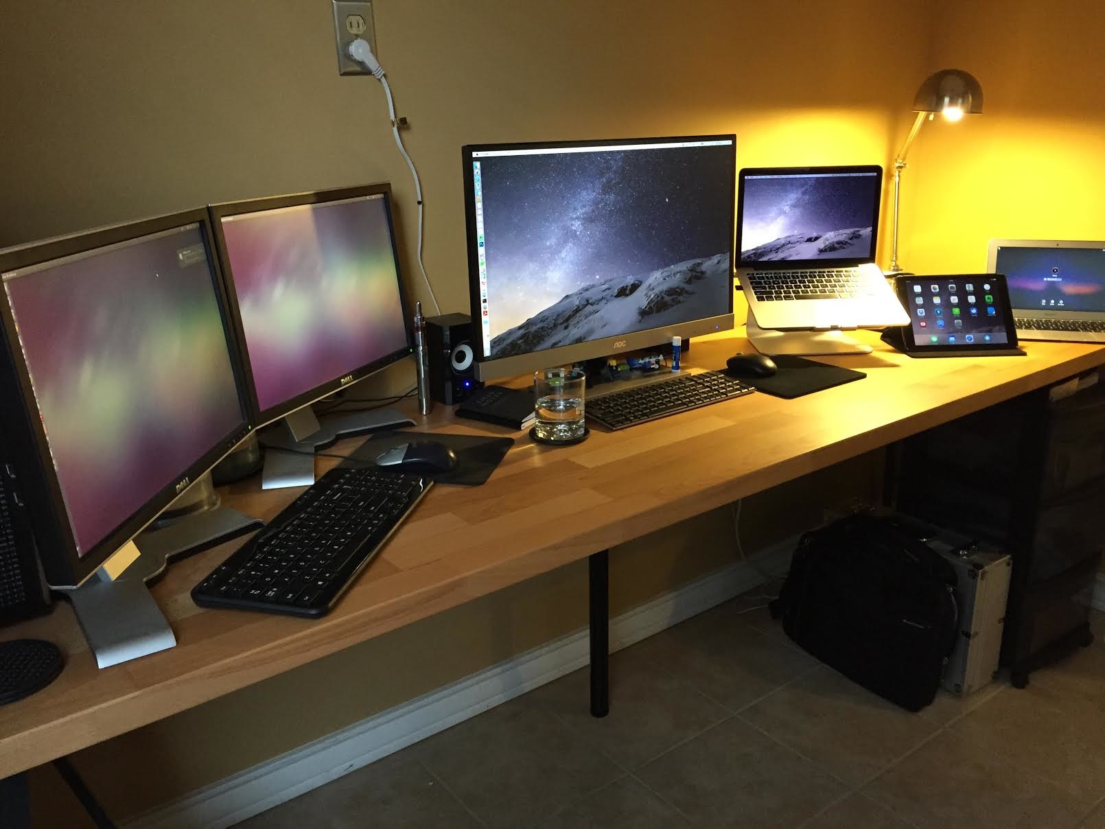 Mac Setup: The Mac & PC Desk of an IT Consultant