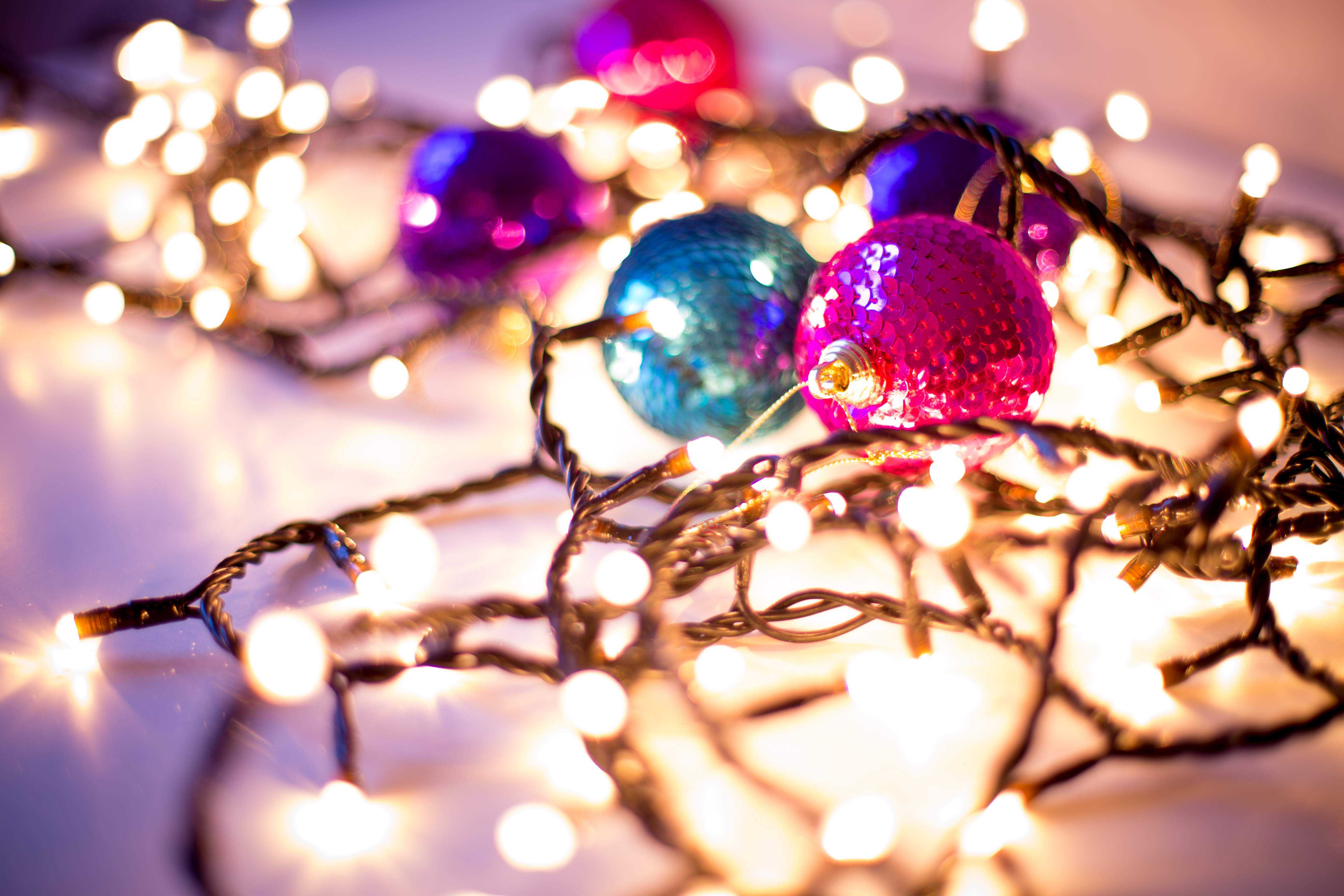 16 Gorgeous Christmas & Holiday Themed Bokeh Wallpapers