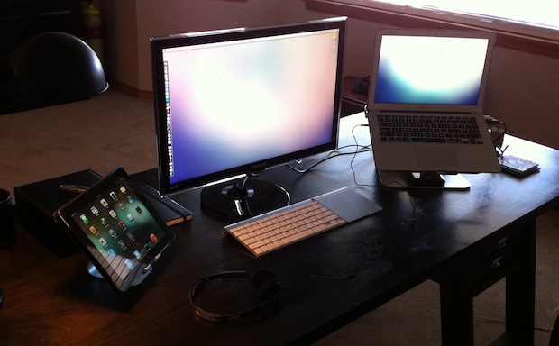 Mac Setups: MacBook Air 13″, Samsung 25″ Display, and iPad 2