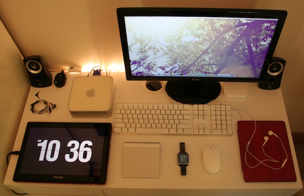 Student Mac desk setup