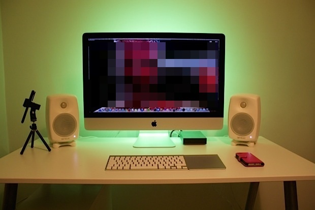 iMac green backlighting