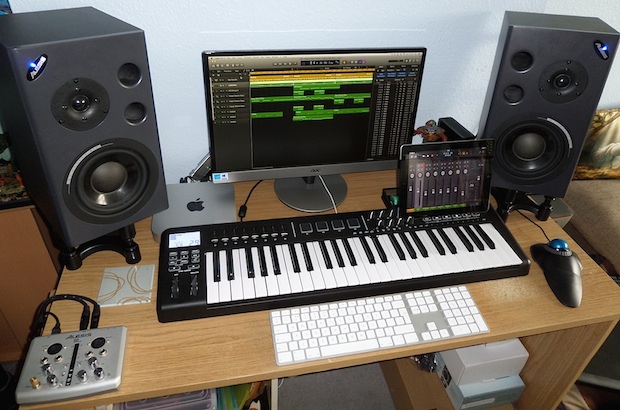 Music composer Mac Mini desk setup