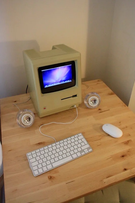 Macintosh from 1984 running Mac OS X Snow Leopard